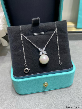 Tiffany & Co. Marquise-Shaped Pearl Pendant Necklace Ag925