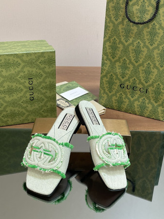 UA GUCCI WOMEN'S INTERLOCKING G SLIDE SANDAL