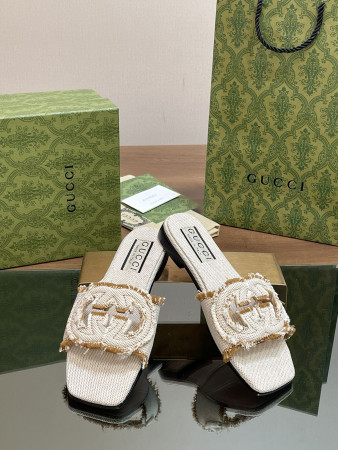 UA GUCCI WOMEN'S INTERLOCKING G SLIDE SANDAL