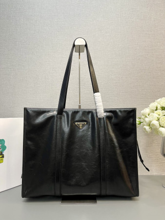 Prada Large leather tote bag 31x39x10cm