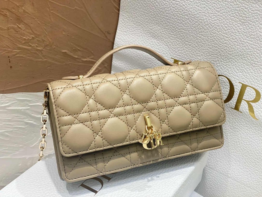 MISS DIOR Mini Handbag Beige Cannage Woven Pattern Lambskin S0980ONMJ_M52U 21 x 11.5 x 4.5 cm