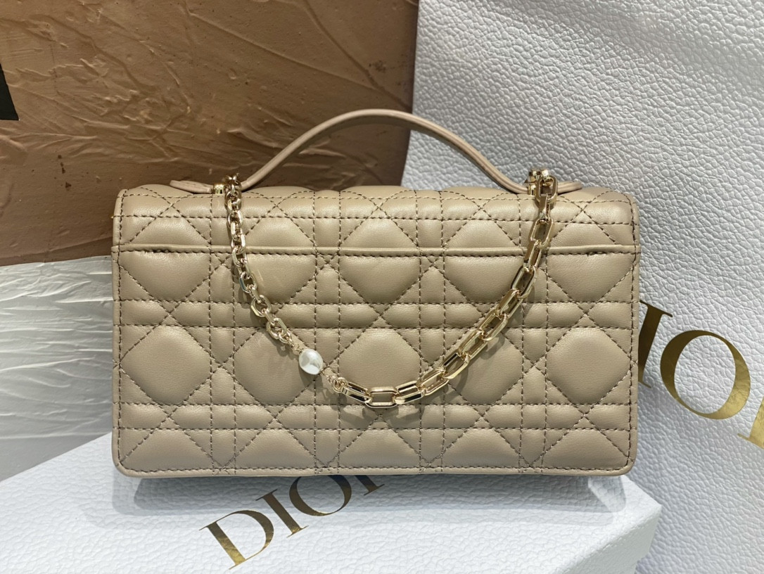 MISS DIOR Mini Handbag Beige Cannage Woven Pattern Lambskin S0980ONMJ_M52U 21 x 11.5 x 4.5 cm