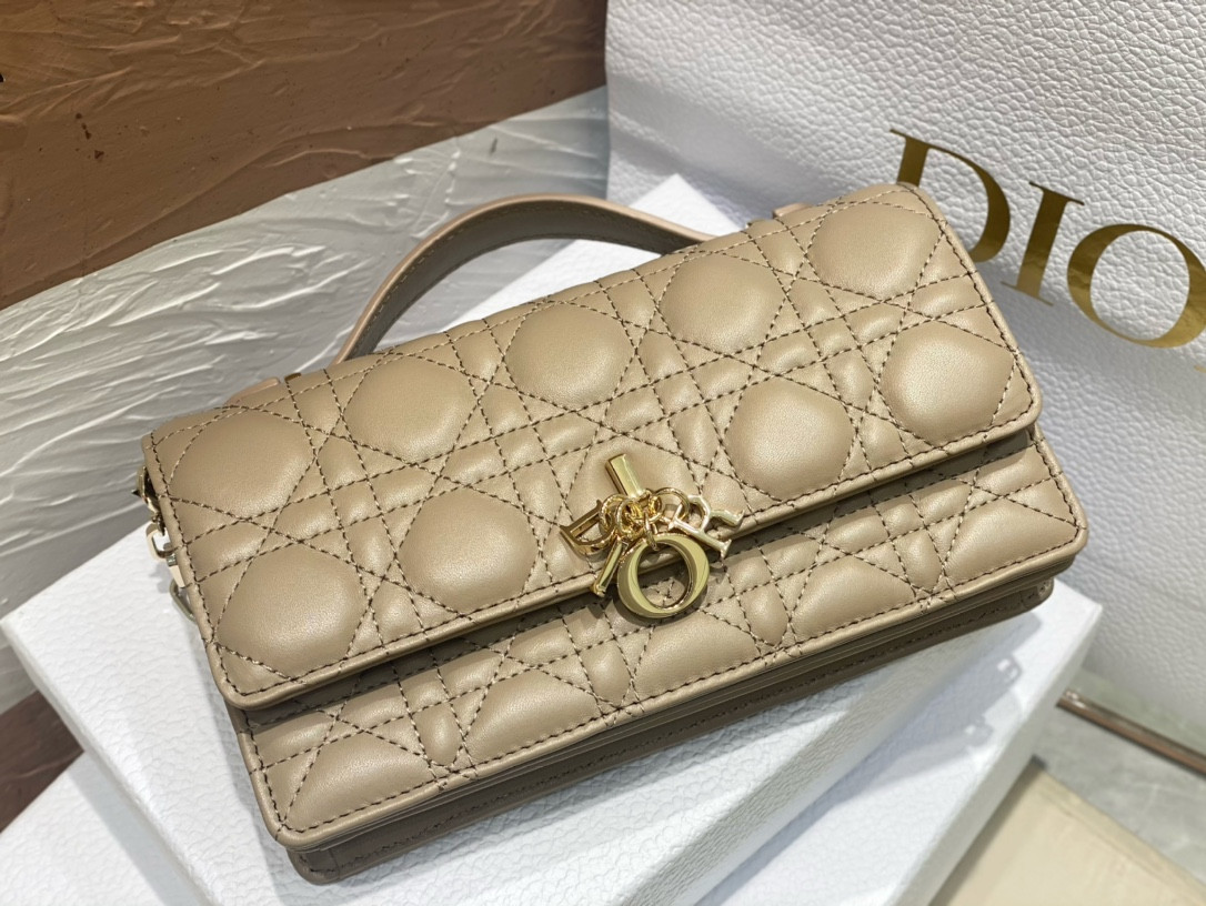 MISS DIOR Mini Handbag Beige Cannage Woven Pattern Lambskin S0980ONMJ_M52U 21 x 11.5 x 4.5 cm