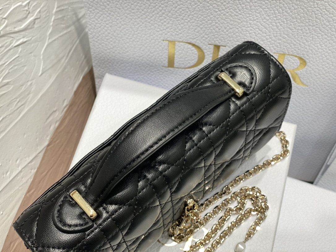 MISS DIOR MINI BAG Black Cannage Lambskin S0980ONMJ_M900 21 x 11.5 x 4.5 cm