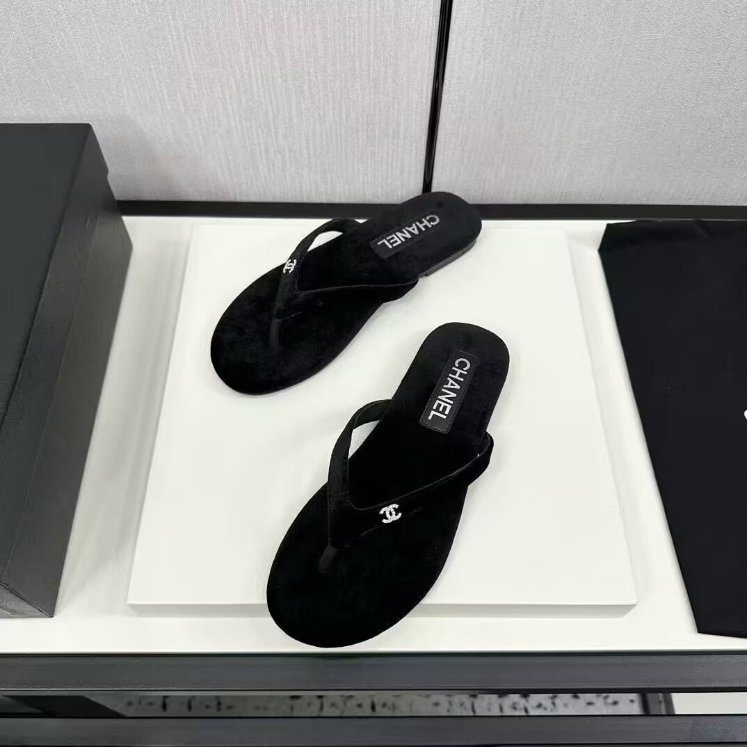 UA Chanel Slides