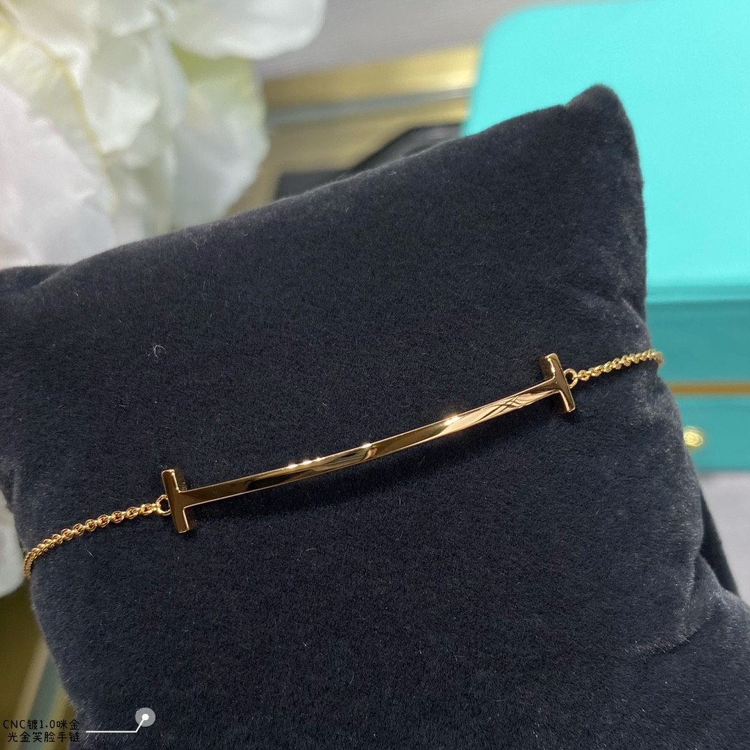 Tiffany & Co. Smile Smooth Pendant Bracelet