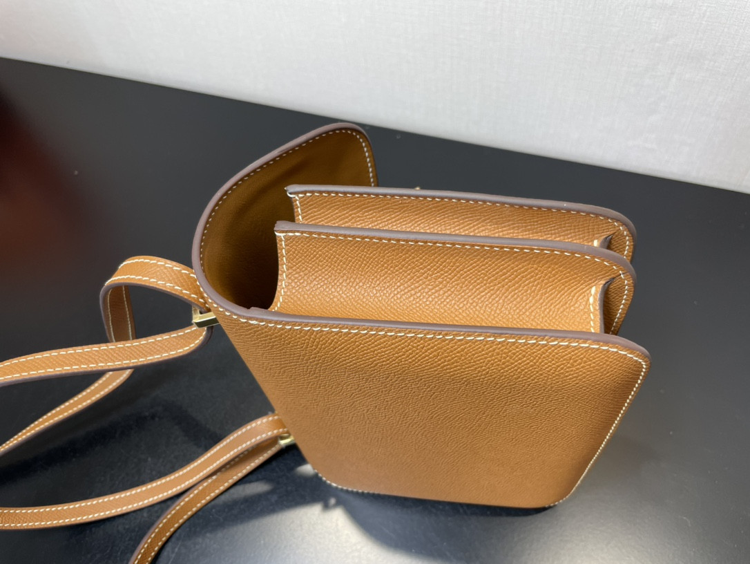 Hermès Constance 19 Epsom Gold Hardware 7.25" x 6.25" x 2.25"