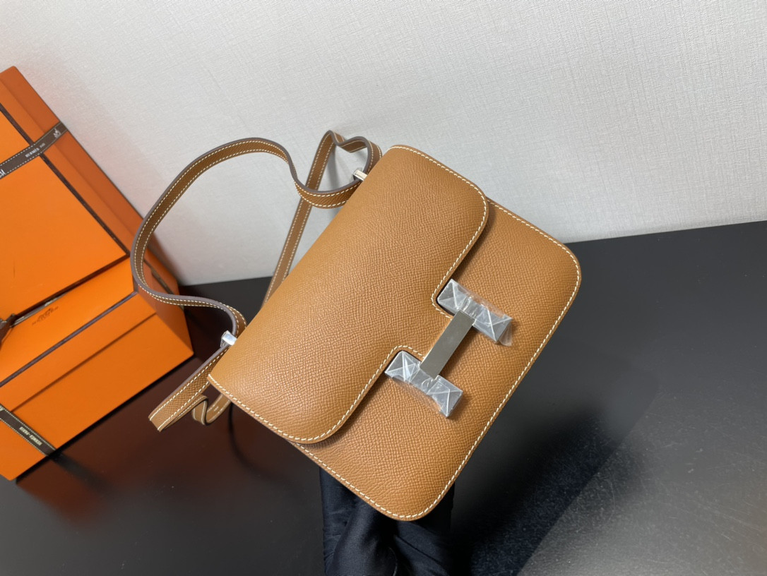 Hermès Constance 19 Epsom Silver Hardware 7.25" x 6.25" x 2.25"
