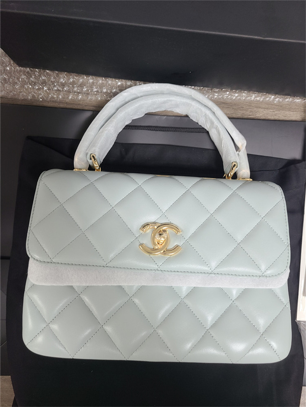 CHANEL FLAP BAG WITH TOP HANDLE 6.6 × 9.8 × 4.7 in