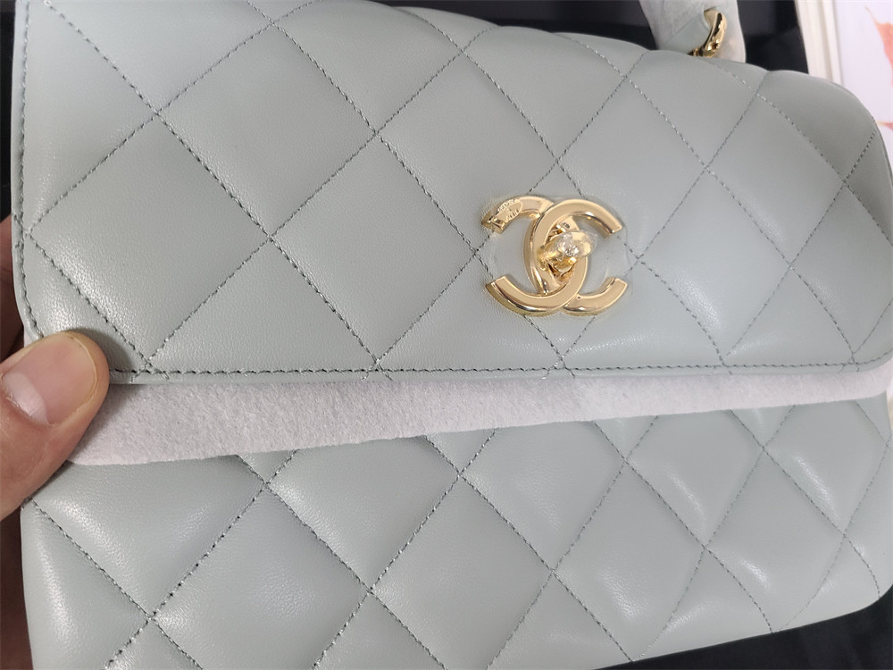 CHANEL FLAP BAG WITH TOP HANDLE 6.6 × 9.8 × 4.7 in