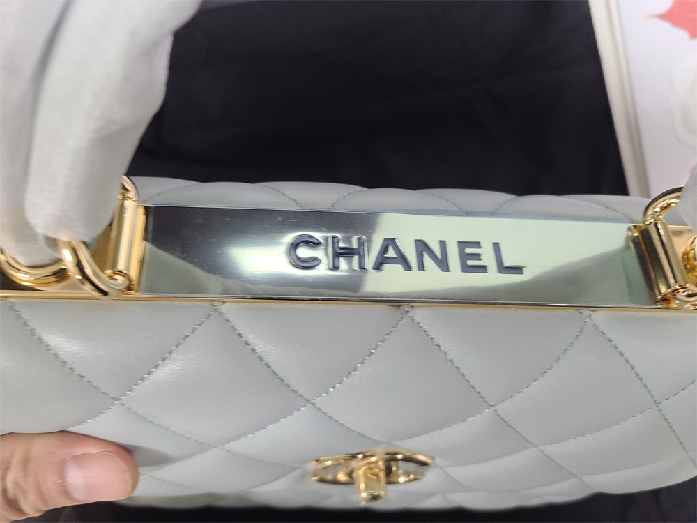 CHANEL FLAP BAG WITH TOP HANDLE 6.6 × 9.8 × 4.7 in