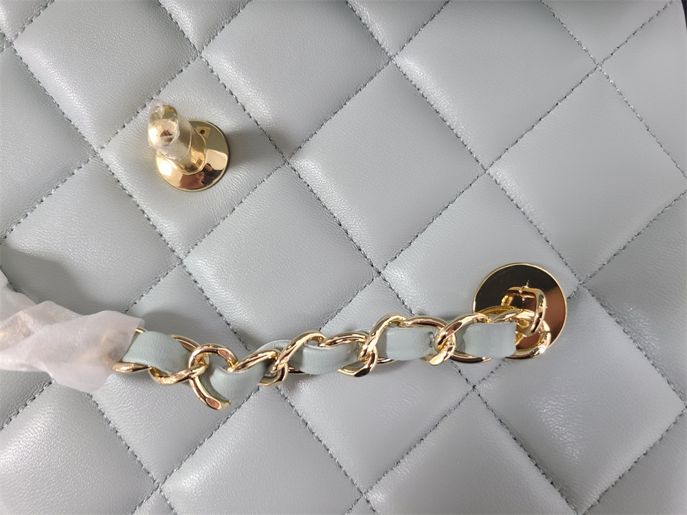 CHANEL FLAP BAG WITH TOP HANDLE 6.6 × 9.8 × 4.7 in