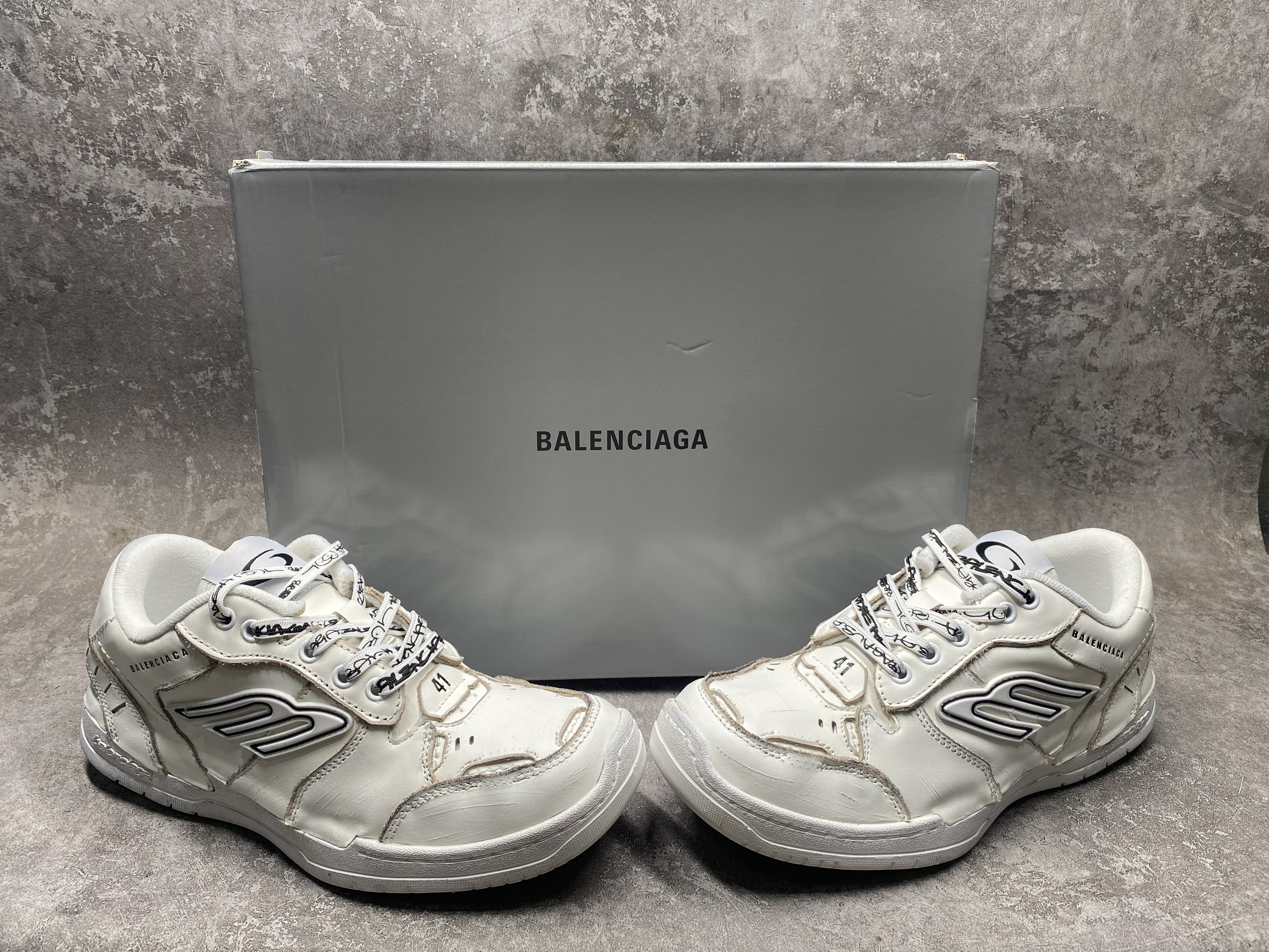UA Balenciaga Hamptons Medium Worn-out Sneaker in White(run one size large)