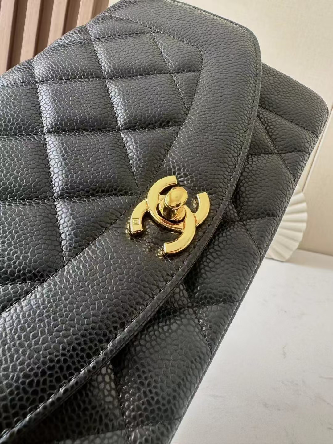 Chanel Small Diana Flap Bag Caviar Gold Hardware 22.5x14x7cm