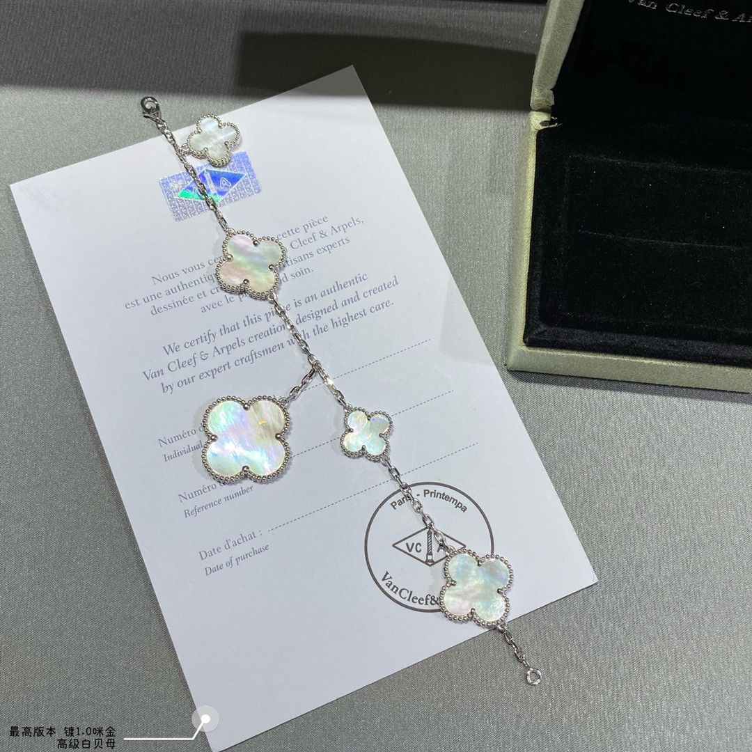 Van Cleef & Arpels Premium White Fritillaria Five Flower Bracelet