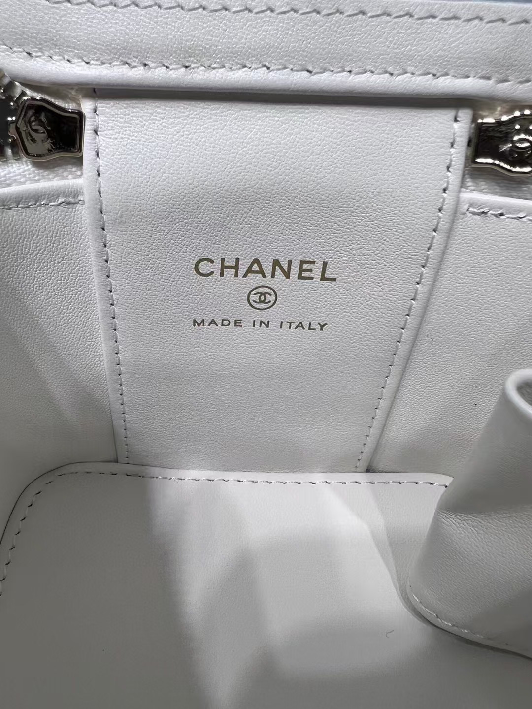 CHANEL Small Vanity with Chain 9.5x13x6cm