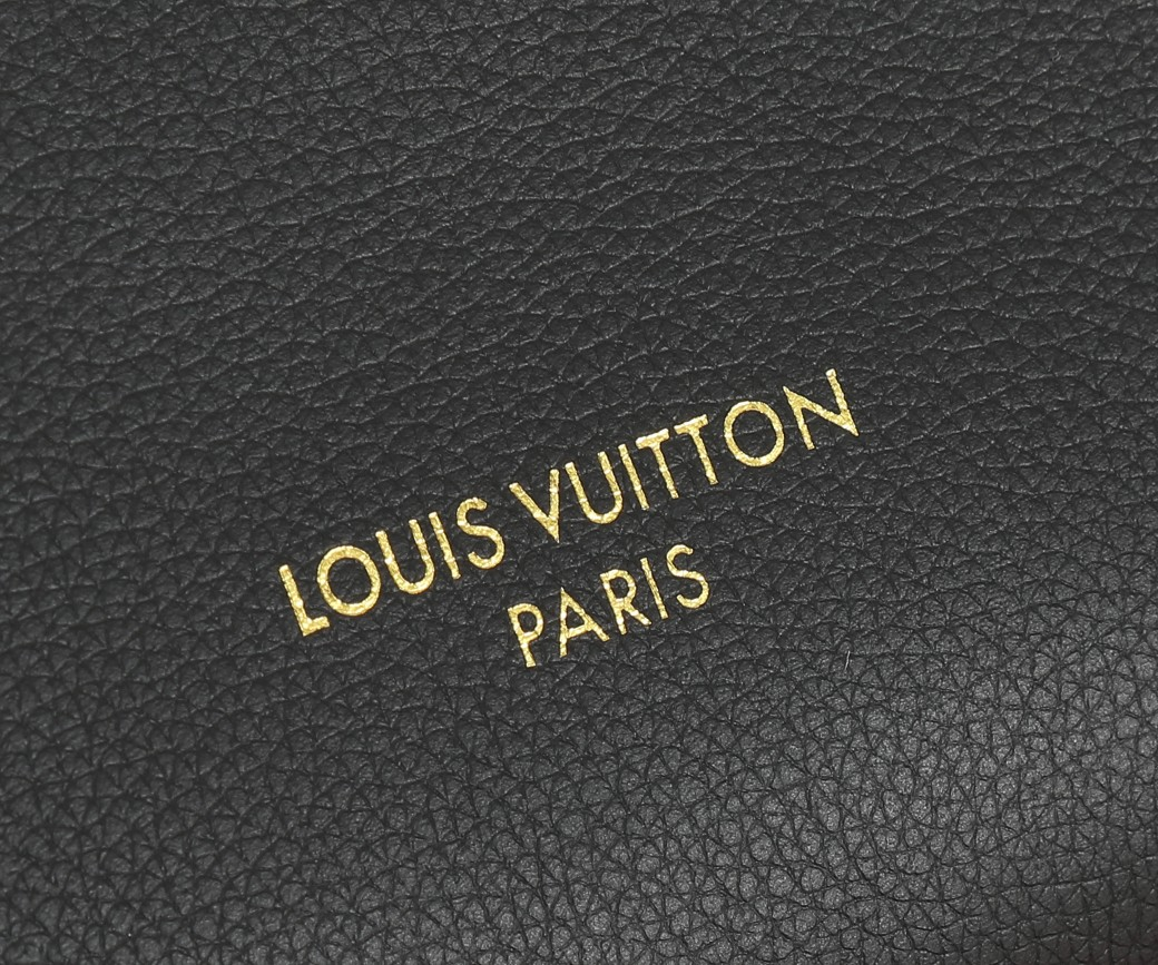LV  small low key hobo M25352 24x28x16cm