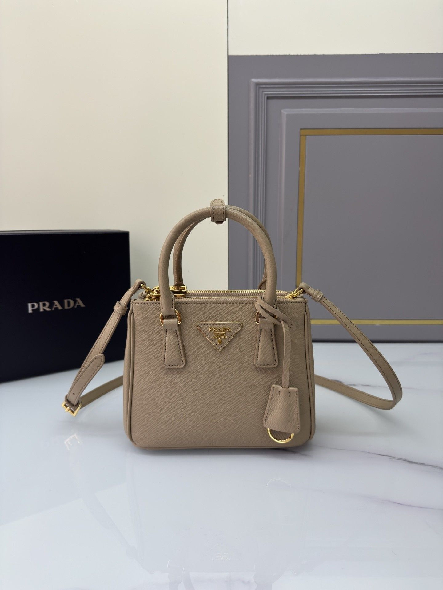 Prada Galleria Mini Saffiano Leather Bag 20x15x9.5cm