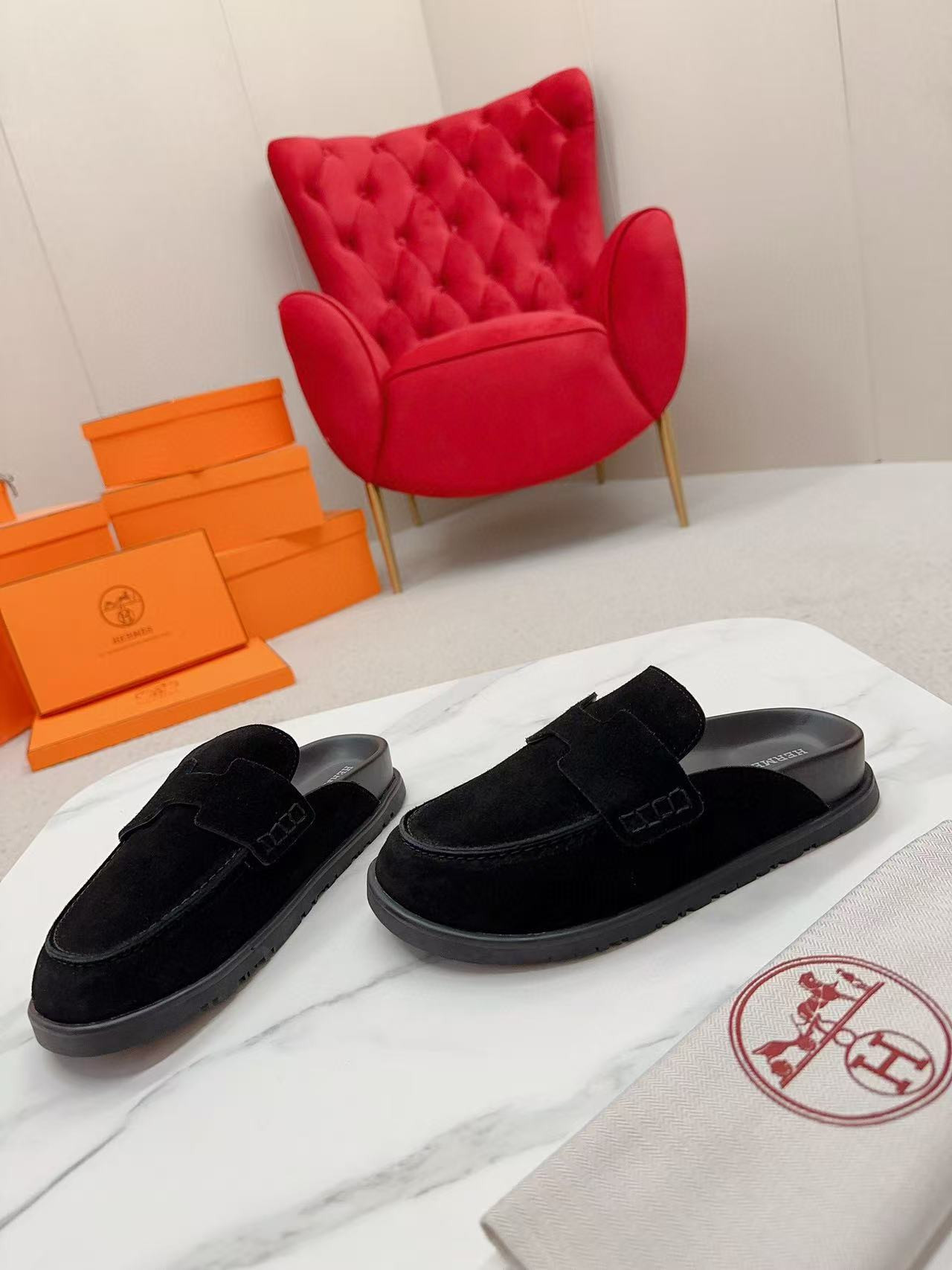 UA Hermès slippers