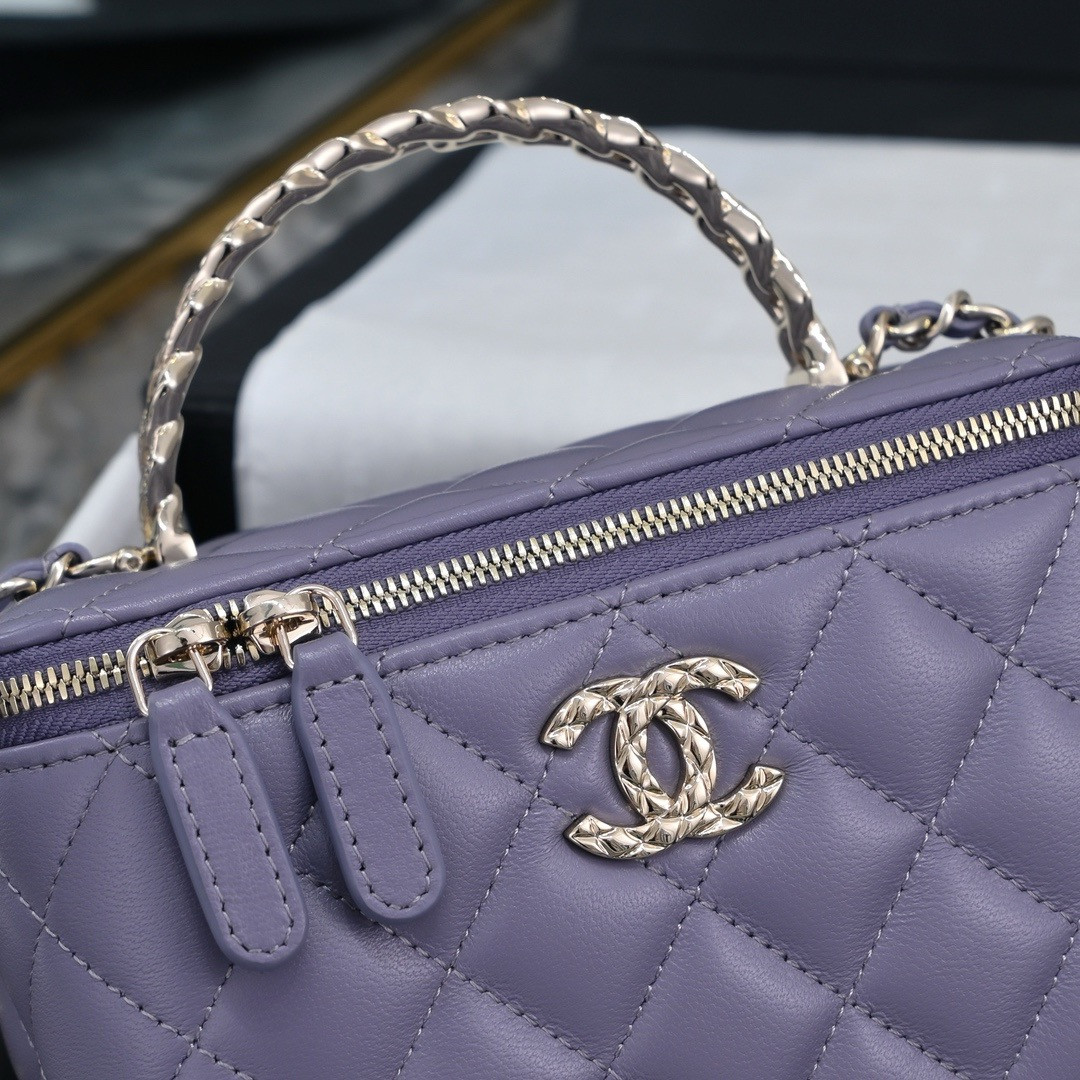 Chanel Clutch With Chain 9.5x17x 8cm