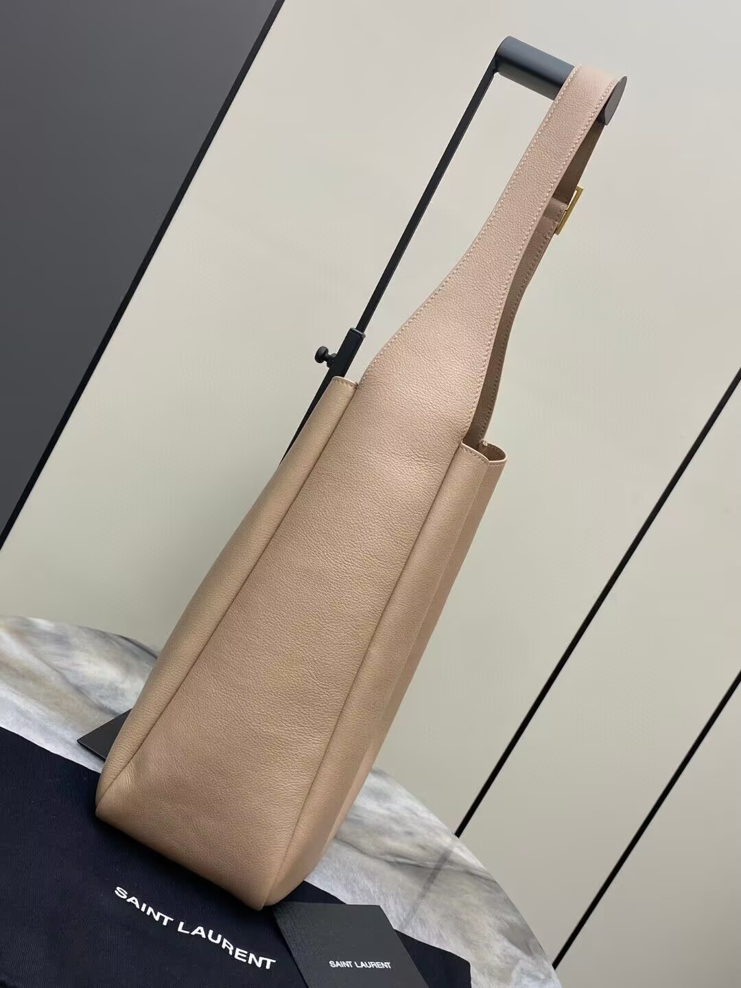 YSL LE 5 À 7 30 X 31 X 13 CM