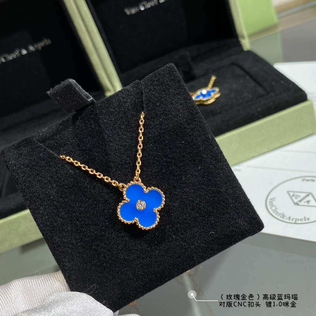 Van Cleef & Arpels Medium Sapphire Blue Agate Clover Necklace Diameter approx 1.5cm,Chain length approx 40+5cm