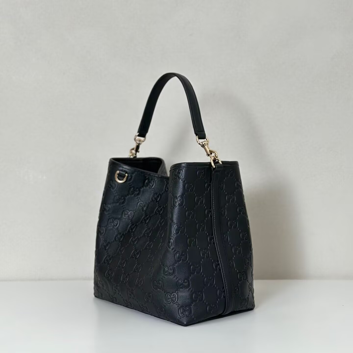 Gucci GG Emblem Medium Bucket Bag 25x25x15.5cm