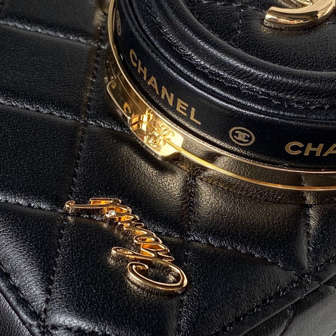 CHANEL CAMERA BAG 4.5 × 6.2 × 2.3 in