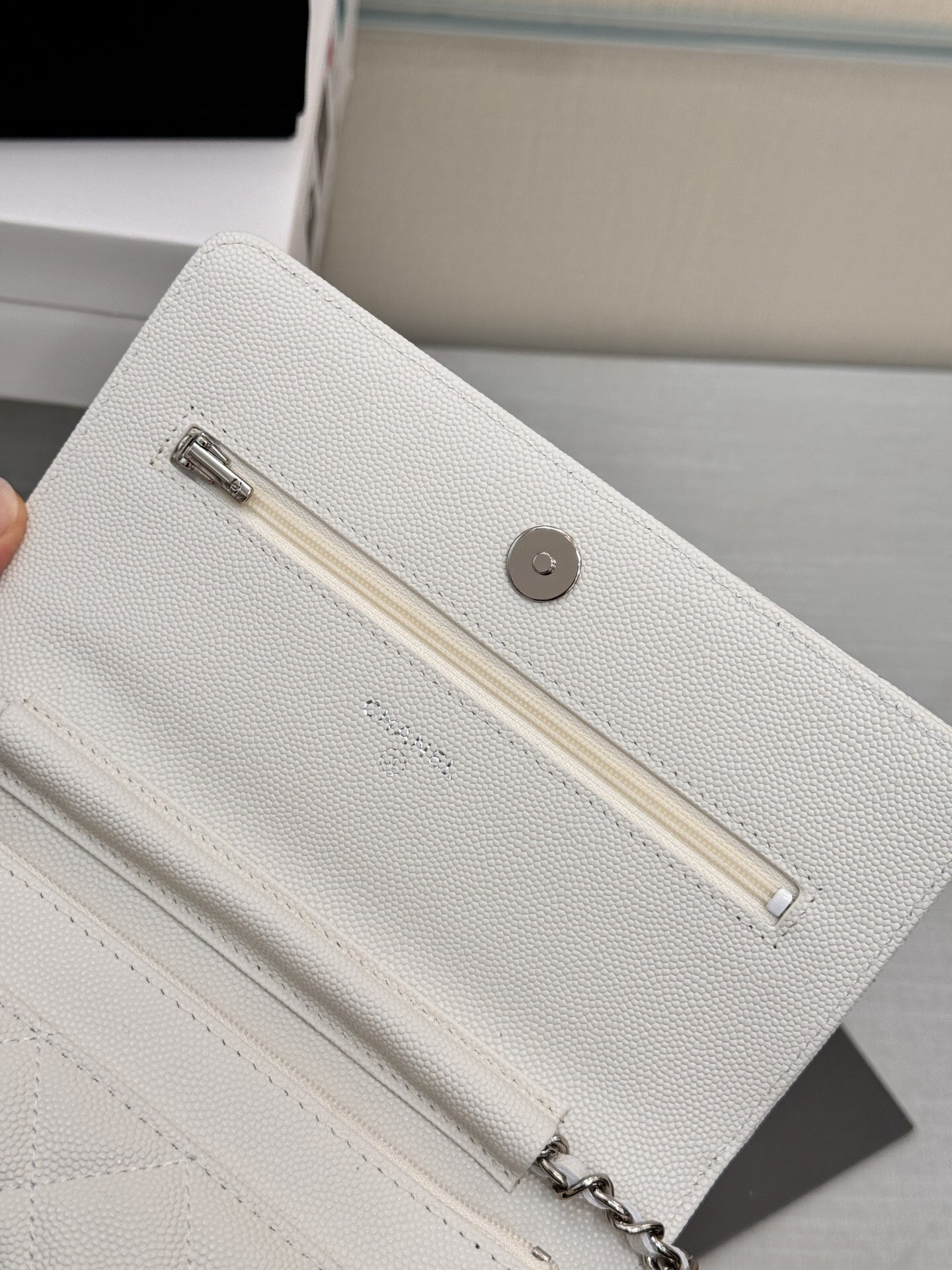 CHANEL WOC CLASSIC WALLET ON CHAIN 12.3x19.2x3.5cm