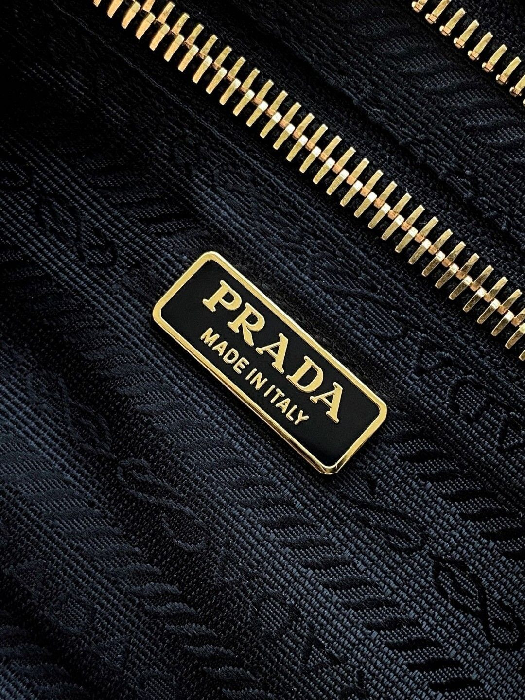 Prada Bonnie Small Leather Shoulder Bag 14x26x12cm