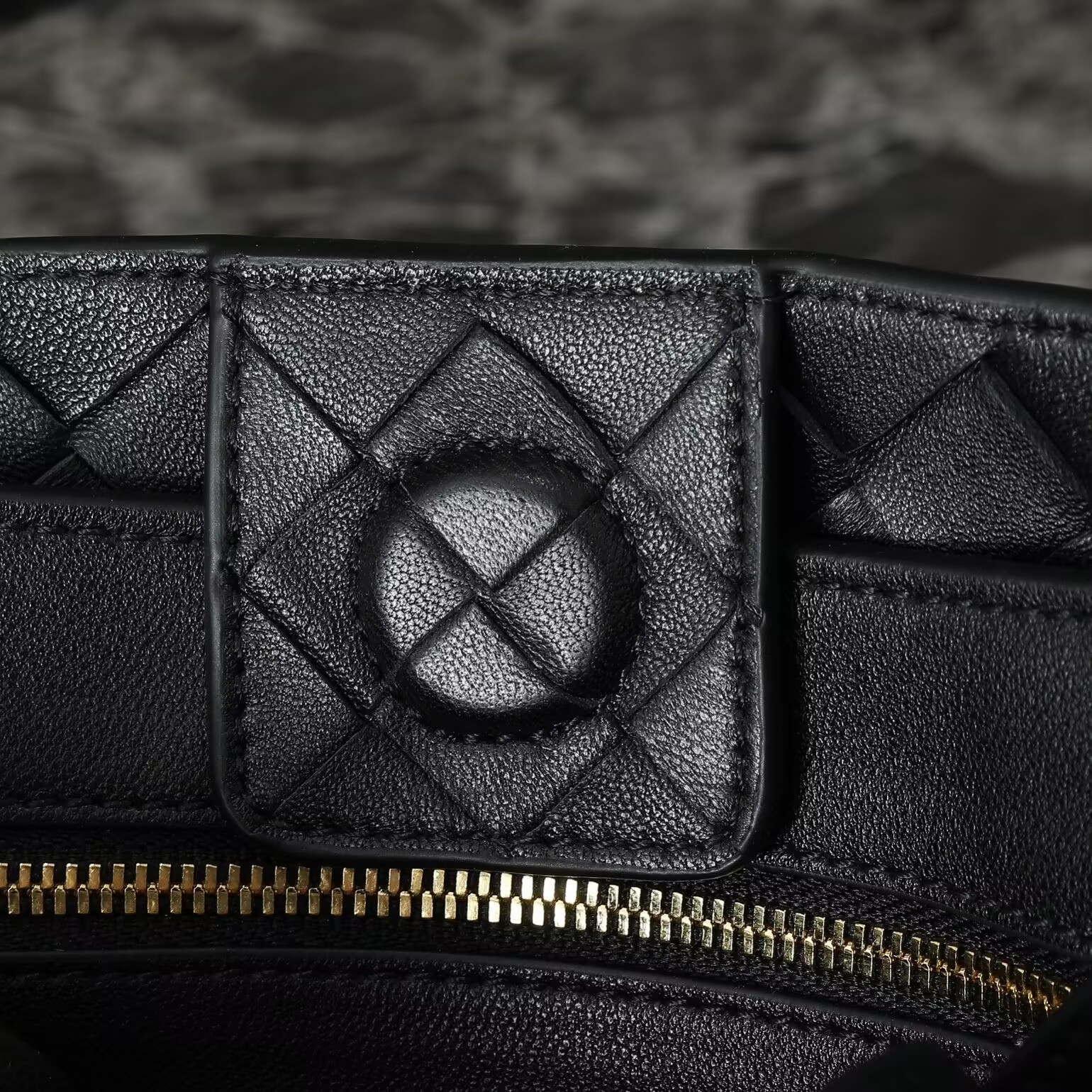 Bottega Veneta Small Andiamo 25x22x10.5cm