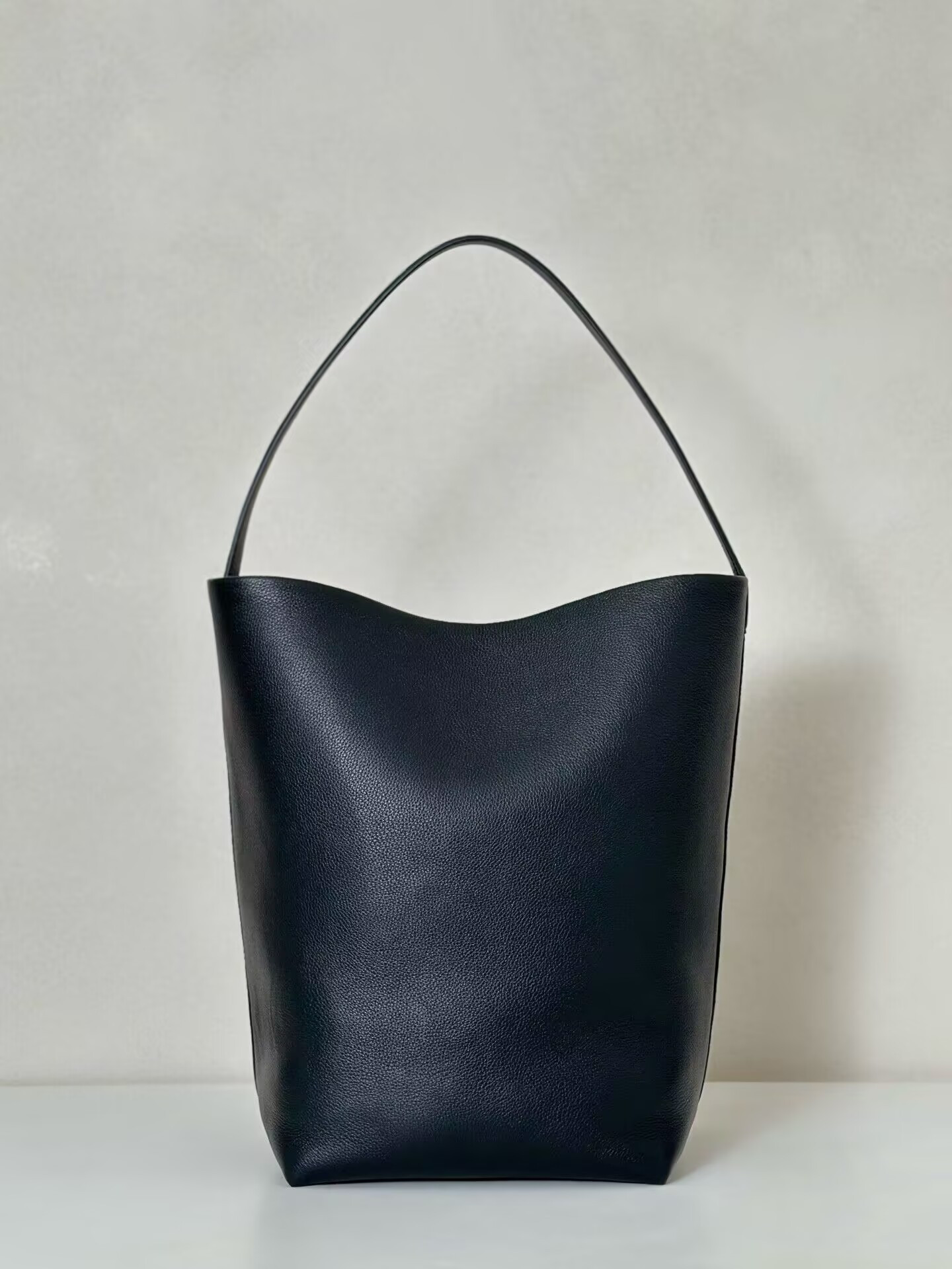 The Row Large N/S Park Tote Bag in Leather 38x43x20cm