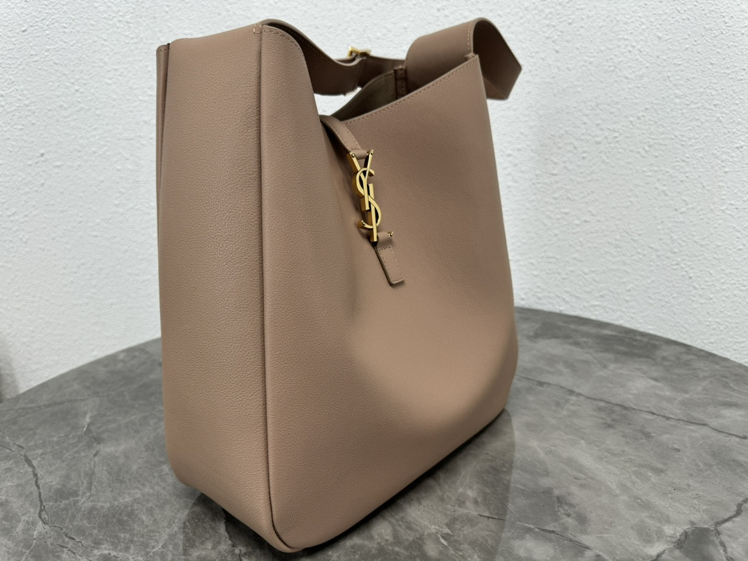 YSL LE 5 À 7 30 X 31 X 13 CM