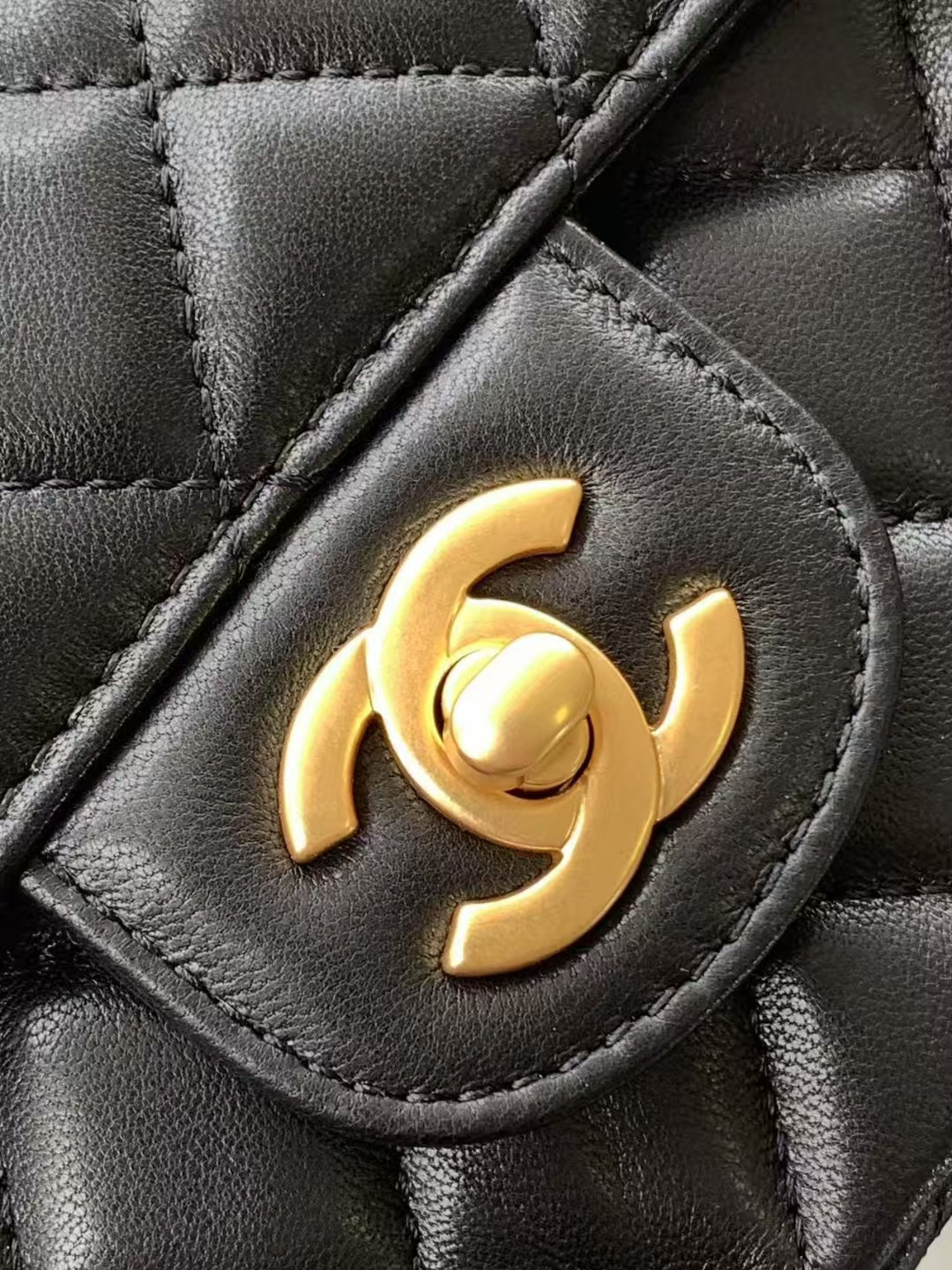 Chanel Mini Flap Top Handle Bag 12x22x6cm