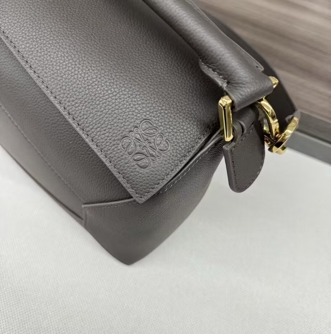 LOEWE Small Puzzle bag in classic calfskin 24x10.5x16.5cm
