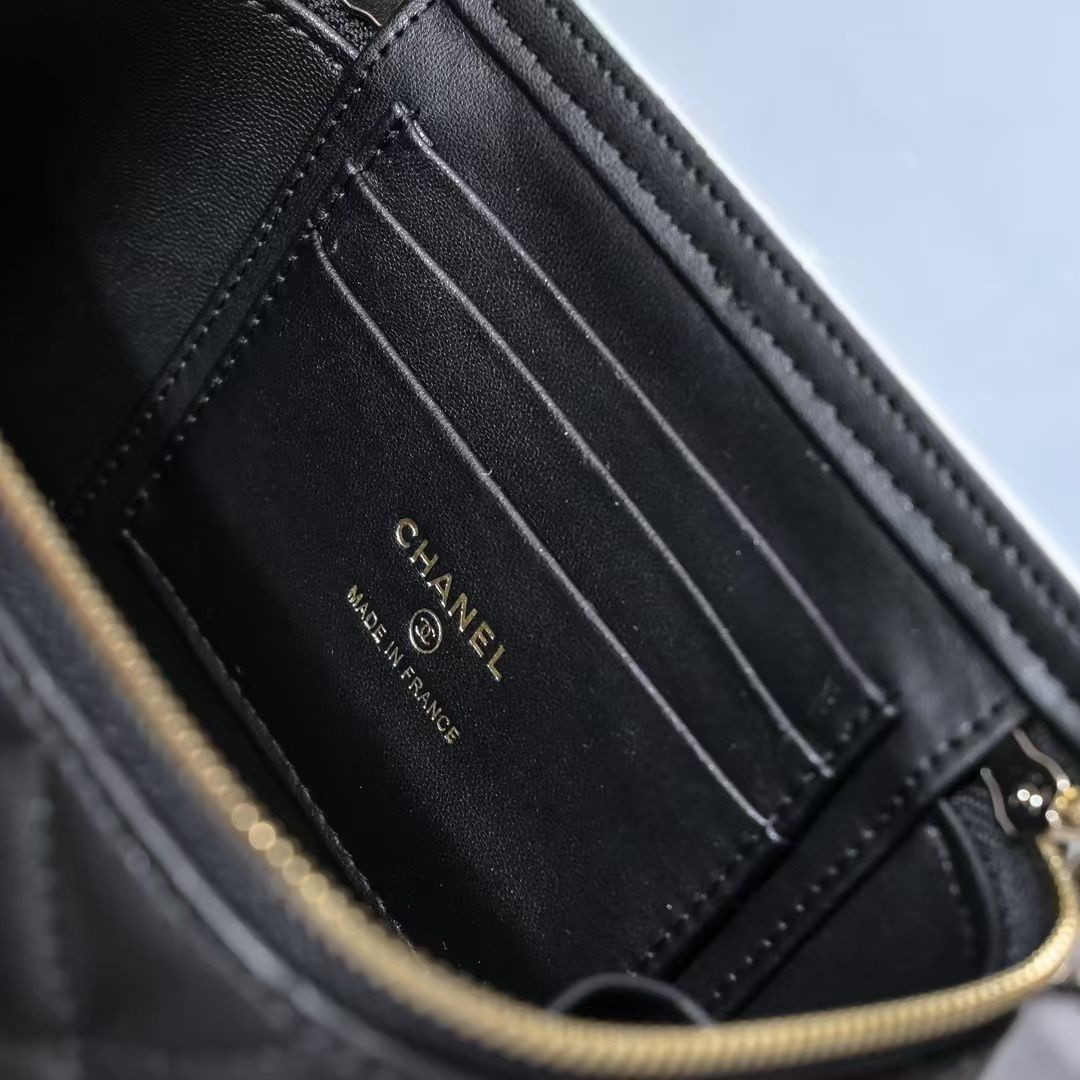 Chanel Clutch With Chain 10x16x8cm