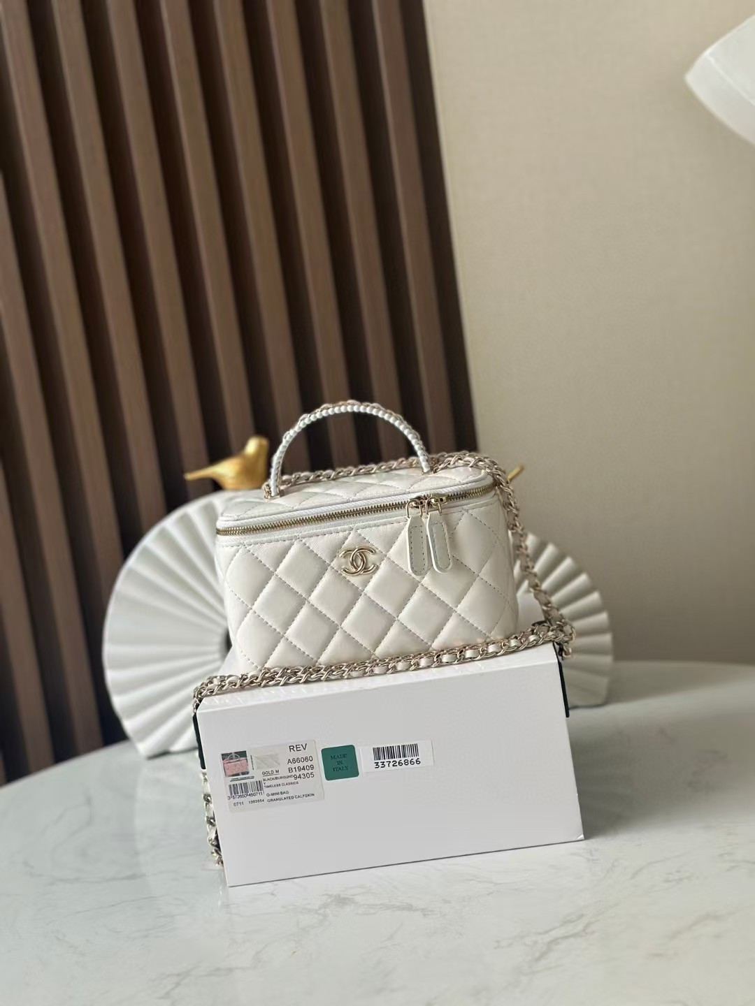 CHANEL Vanity With Chain 9.5x17x8cm