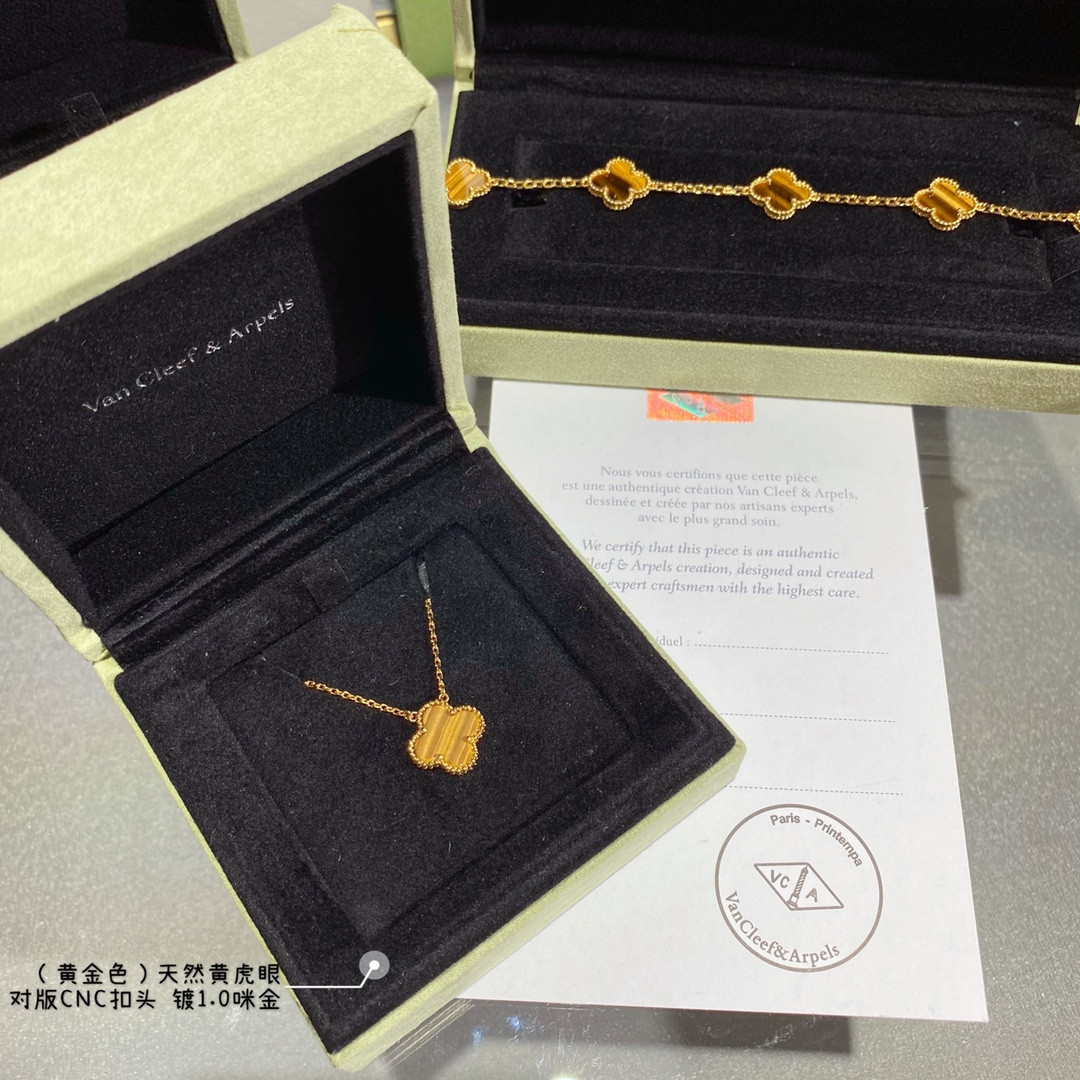 Van Cleef & Arpels Medium Classic Natural yellow tiger eye four leaf clover Necklace Diameter approx 1.5cm,Chain length approx 40+5cm