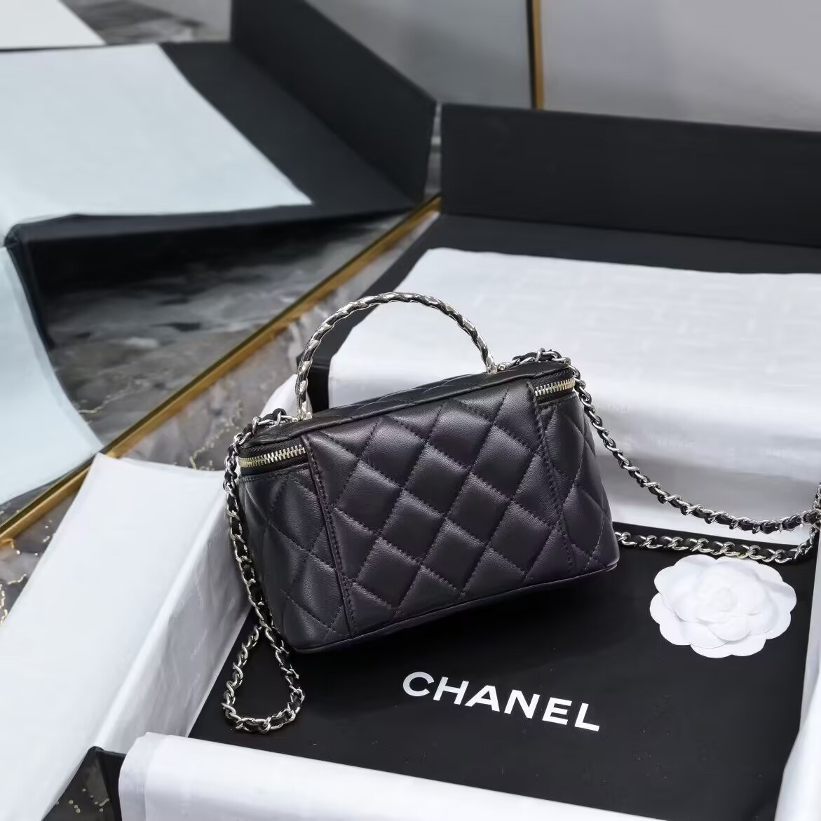 Chanel Clutch With Chain 10x16x8cm