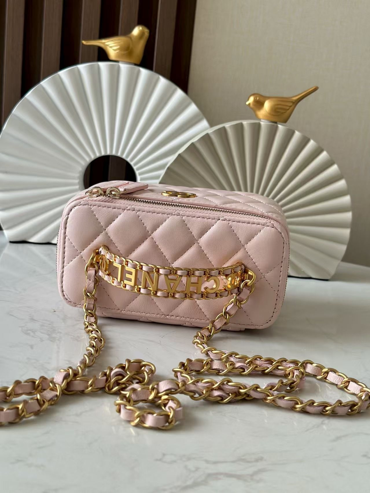 CHANEL Vanity With Chain 9.5x17x8cm