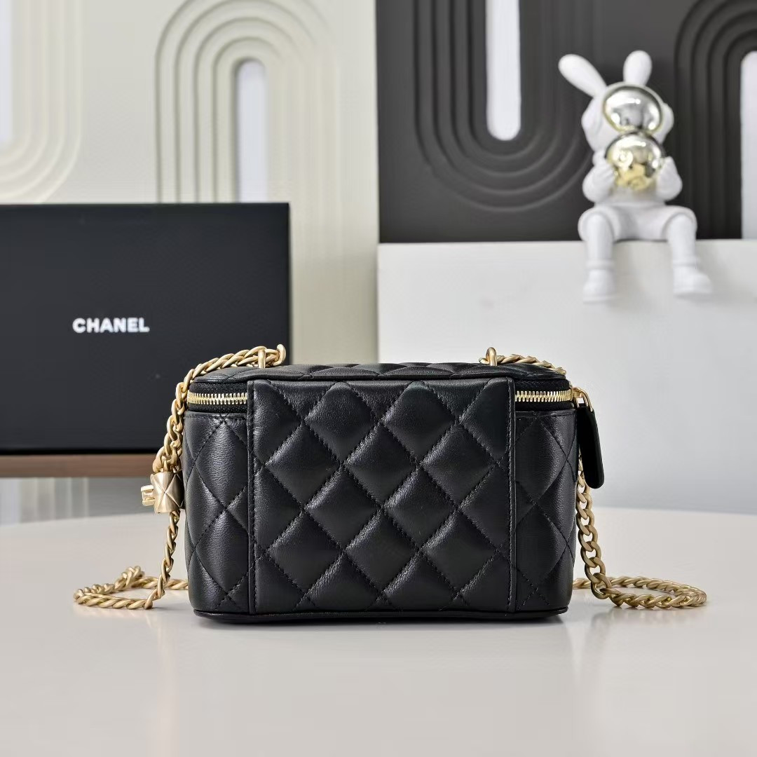 CHANEL Vanity With Chain 9.5x17x8cm