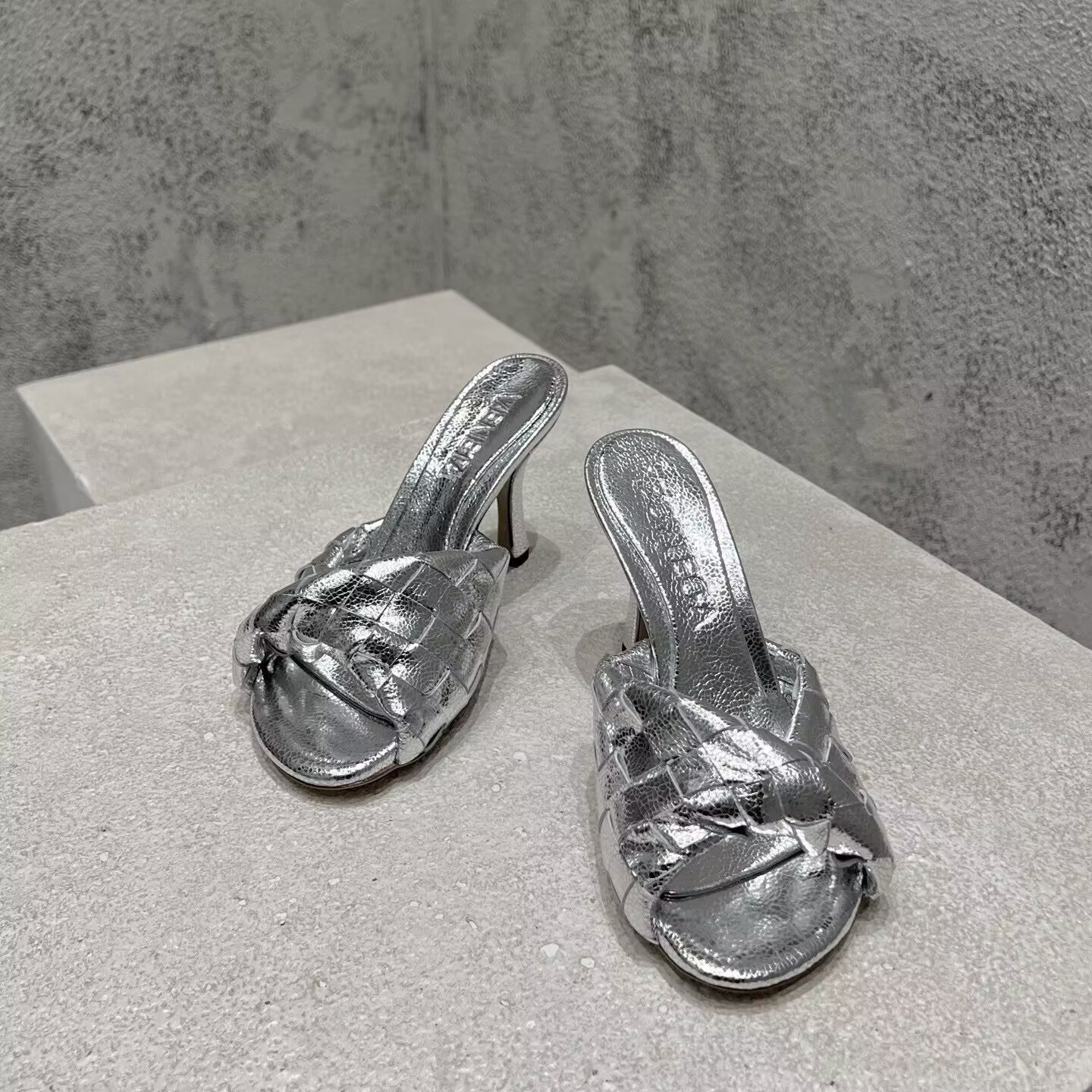 UA Bottega Veneta Blink Slides