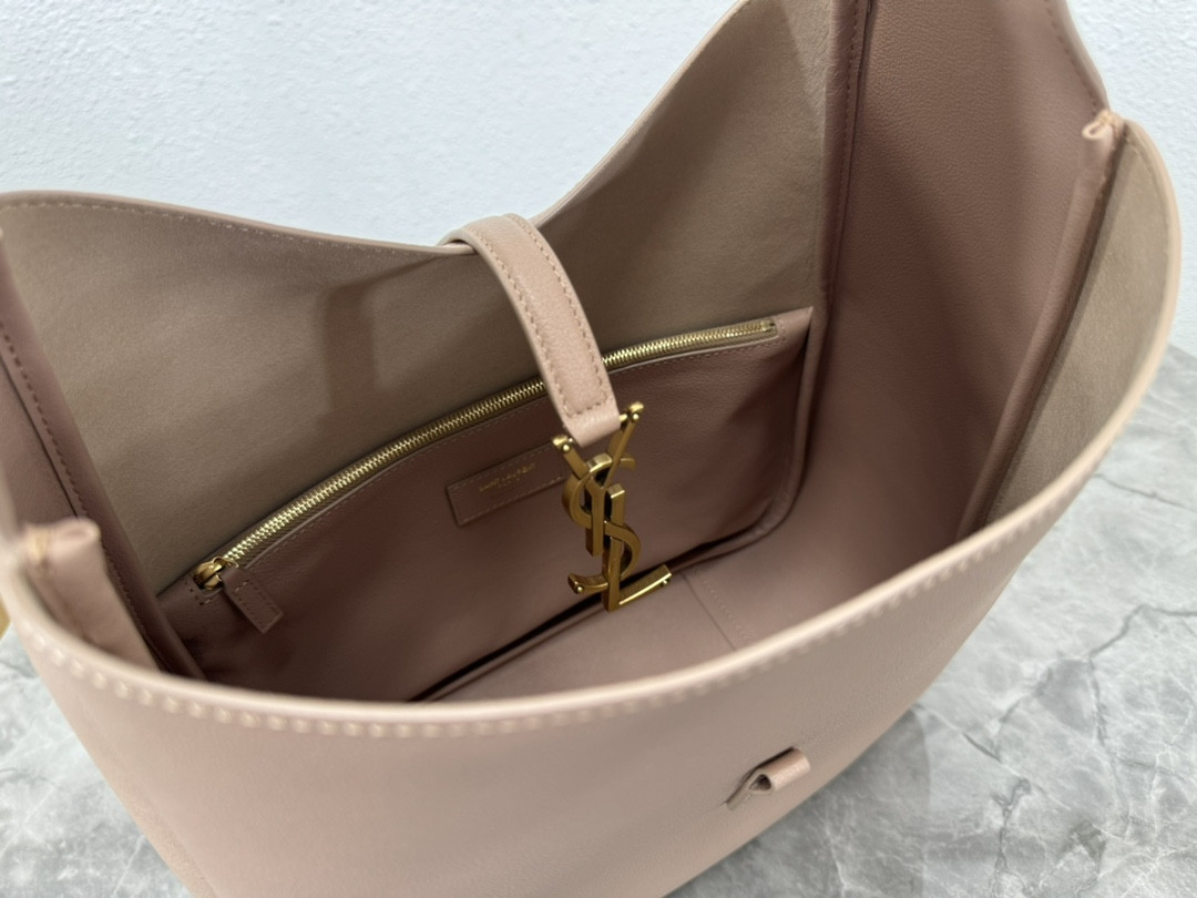 YSL LE 5 À 7 30 X 31 X 13 CM