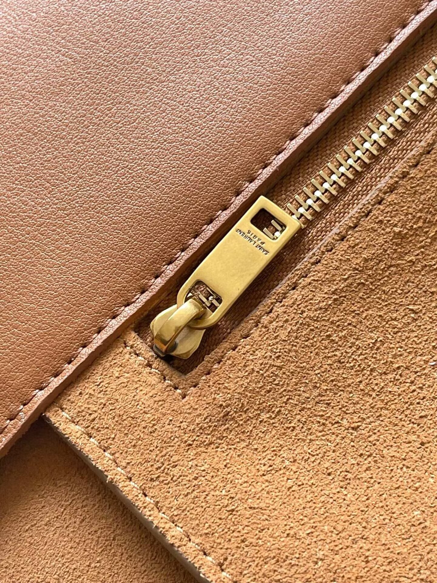 YSL le 5 à 7 bea in suede 50×28×18cm