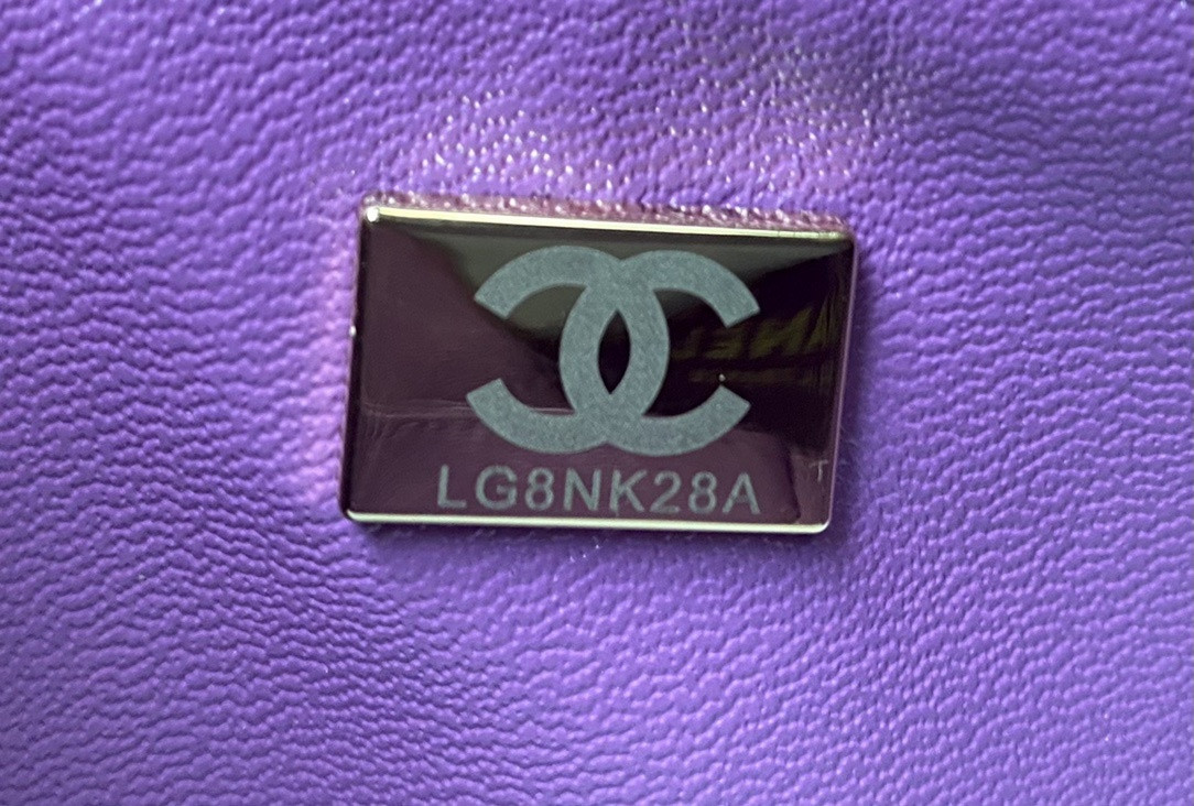 Chanel Classic Flap Bag 15.5x25.5x6.5cm