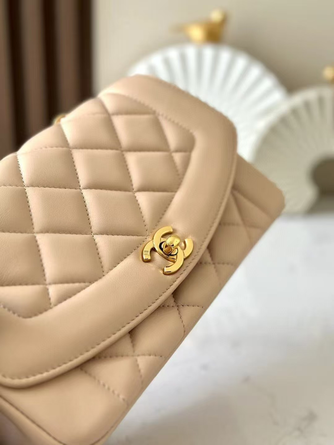 Chanel Small Diana Flap Bag Lambskin Gold Hardware 22.5x14x7cm