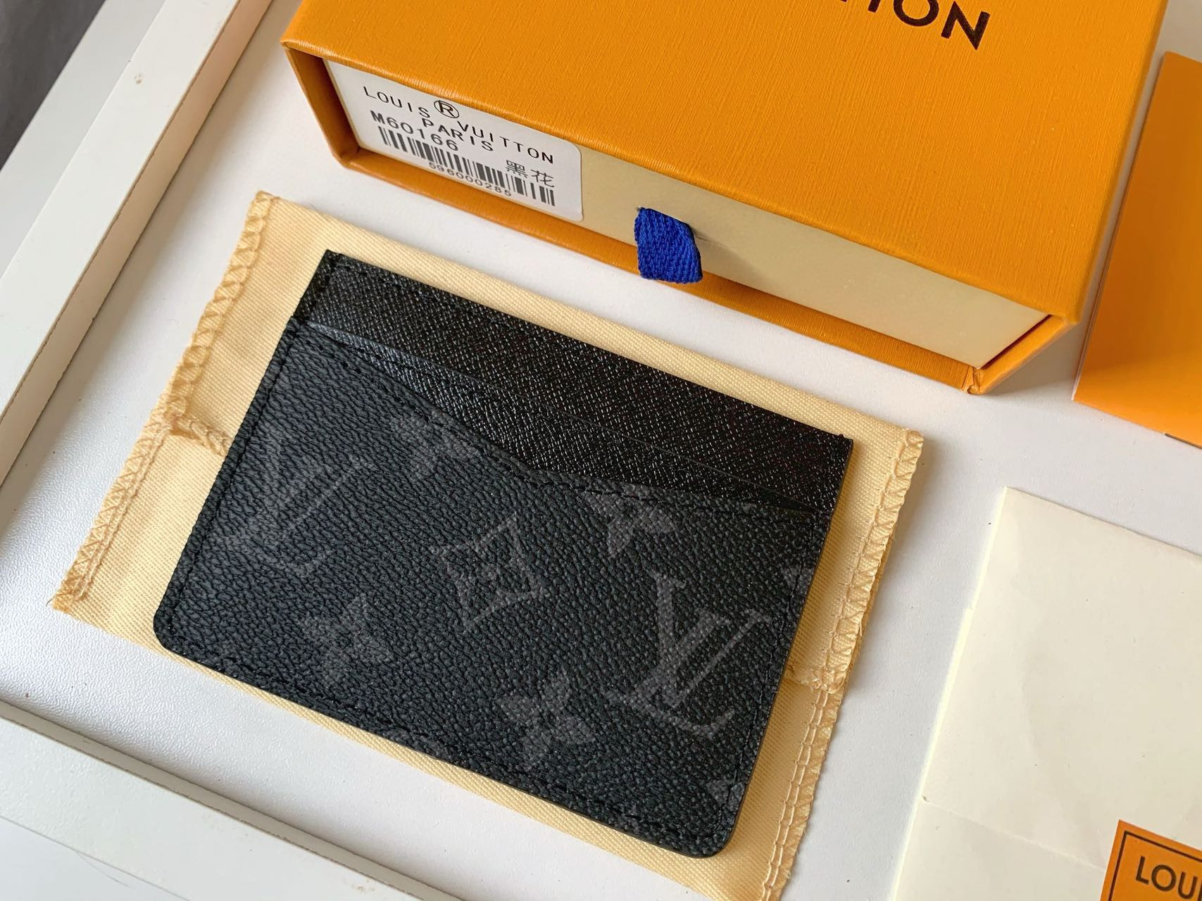 LOUIS VUITTON LV CARD HOLDER Black 8X11CM