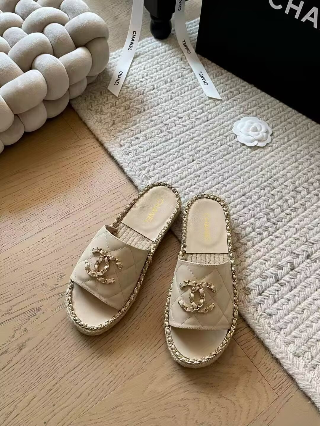 UA Chanel Slides