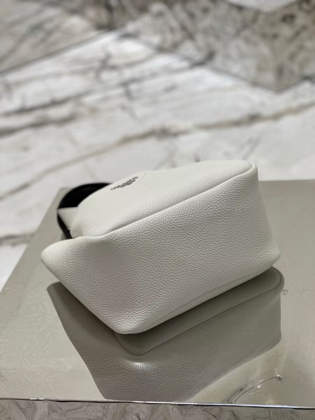 Prada Medium Leather Tote 25x21.5x14cm