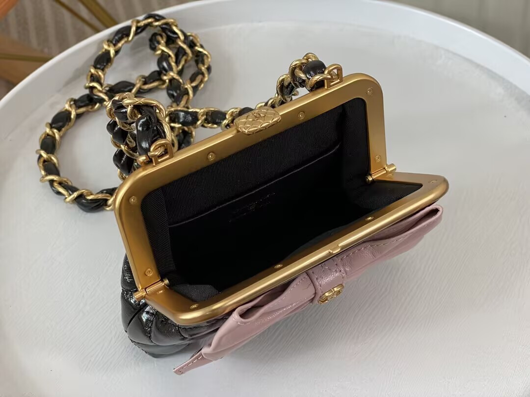 CHANEL CLUTCH WITH CHAIN 12 × 13 × 4 cm